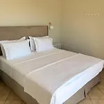 Elpida Apartamento *